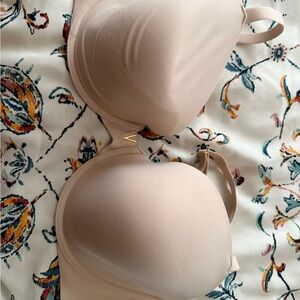 Victoria's Secret Cream Underwire Bra